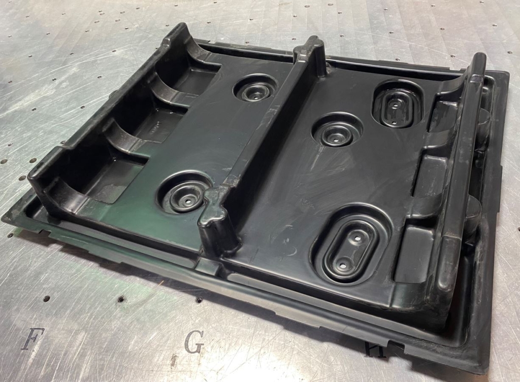 Black plastic dunnage tray